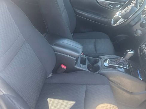 Used 2018 Nissan Rogue SV AWD/4WD image 11