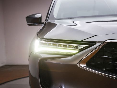 Used 2023 Acura MDX FWD w/ Technology Package image 8