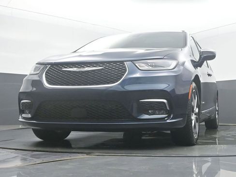 Used 2024 Chrysler Pacifica Pinnacle FWD image 44