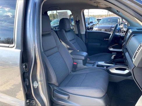 Used 2024 Nissan Frontier SV image 10
