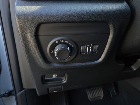 New 2025 Jeep Grand Cherokee Altitude image 13