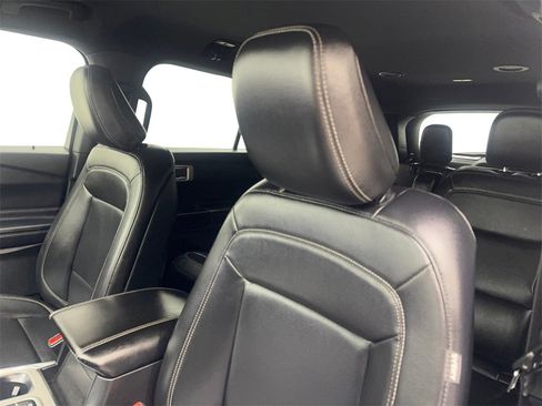 Used 2020 Ford Explorer XLT w/ Equipment Group 202A image 28