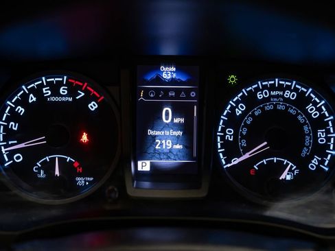 Used 2019 Toyota Tacoma TRD Sport w/ Technology Package image 18