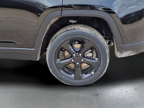 New 2025 Jeep Grand Cherokee Altitude AWD/4WD image 8