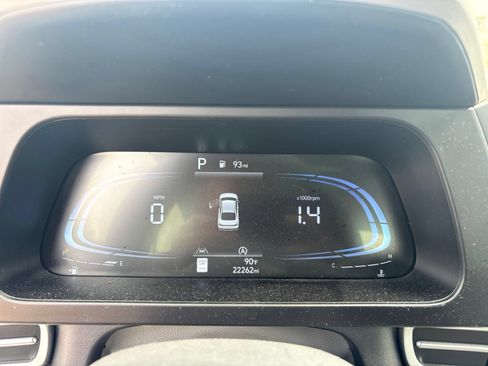 Used 2024 Hyundai Elantra SE FWD image 7