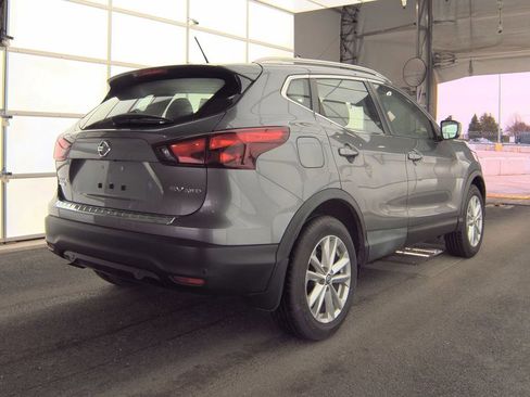 Used 2019 Nissan Rogue Sport SV image 2