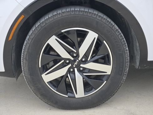 Used 2022 Kia Sorento S w/ Panoramic Sunroof Package FWD image 12