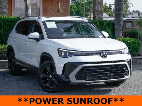 Used 2025 Volkswagen Taos SEL AWD/4WD image 2