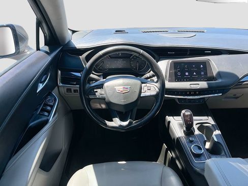Used 2022 Cadillac XT4 Luxury w/ Cold Weather Package FWD image 21