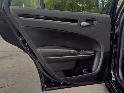 Used 2019 Chrysler 300 S w/ 300S Premium Group 2 RWD image 33