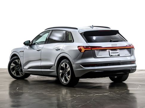 Used 2022 Audi e-tron Premium image 11