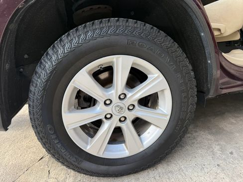 Used 2011 Toyota Highlander 4WD w/ Tech Pkg image 26