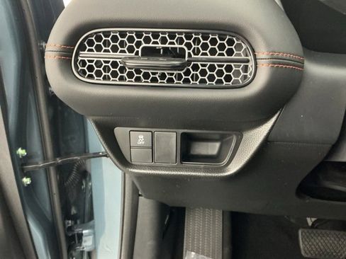 Certified 2025 Honda HR-V Sport image 15