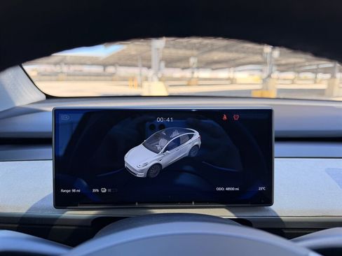 Used 2022 Tesla Model Y Long Range AWD/4WD image 55