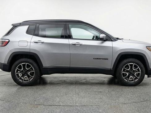 Used 2025 Jeep Compass Trailhawk image 11