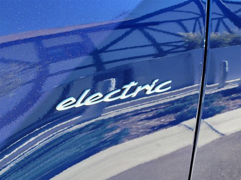 Certified 2024 Porsche Macan 4 Electric image 34