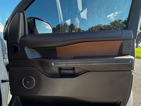 Used 2024 Ford Expedition King Ranch image 14