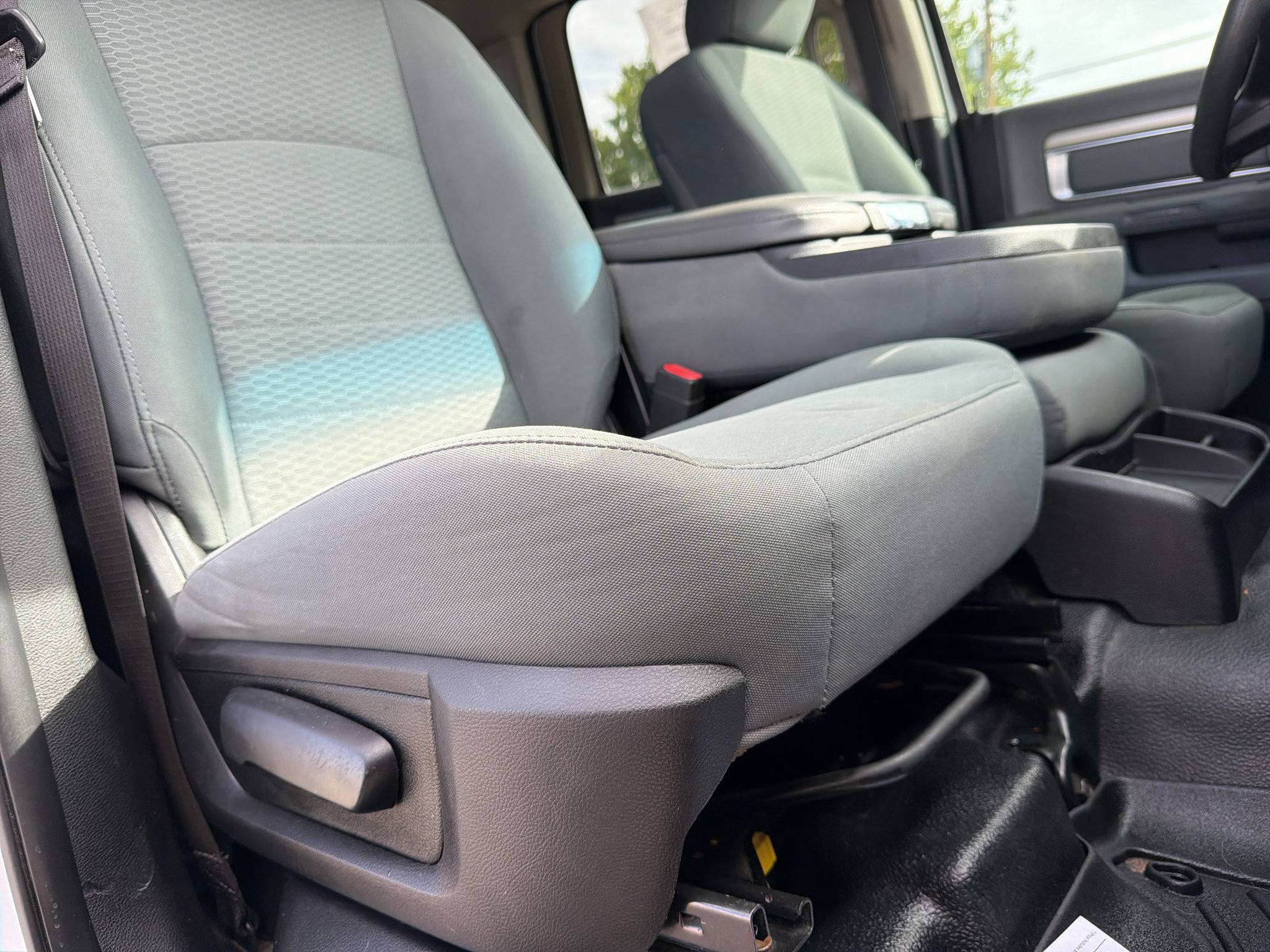 Used 2018 RAM 3500 SLT AWD/4WD image 21