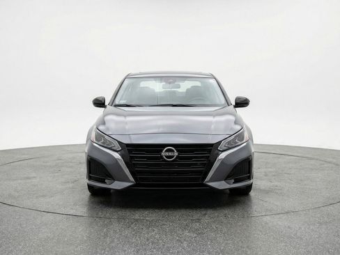 Used 2025 Nissan Altima 2.5 SV image 2