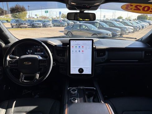 Used 2023 Ford Expedition Platinum image 10