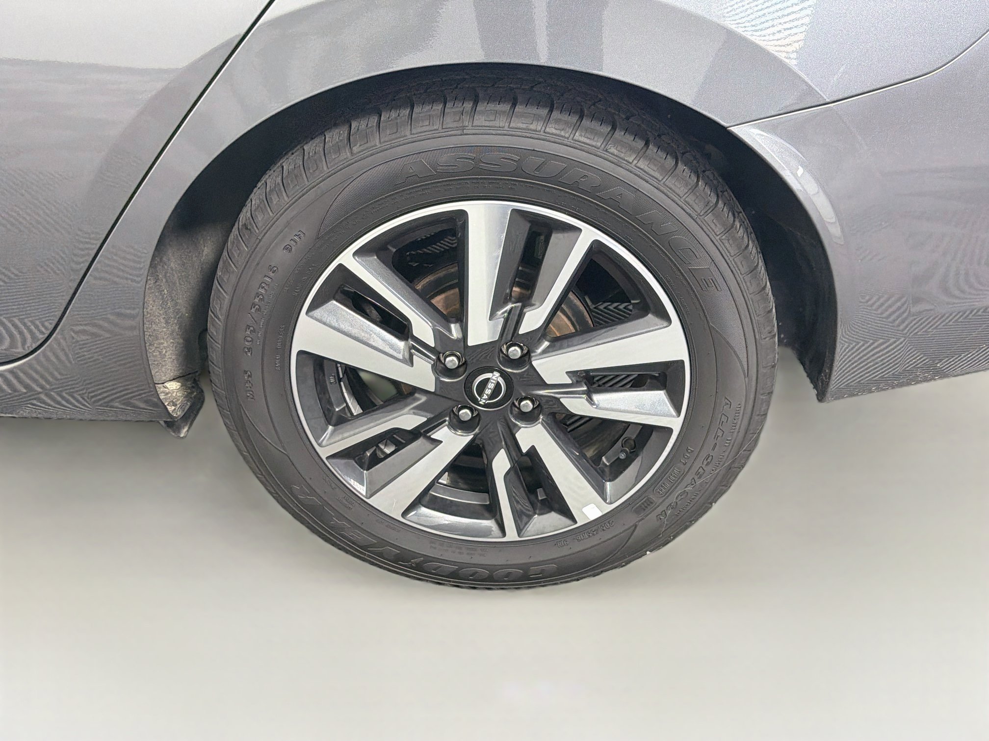 Used 2025 Nissan Versa SV FWD image 11