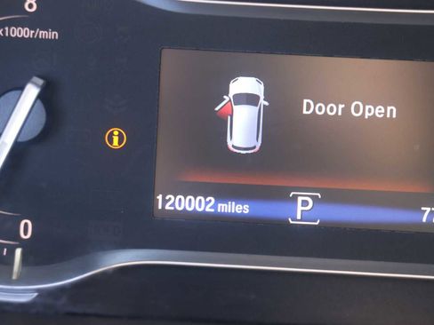 Used 2018 Honda Pilot Touring image 11