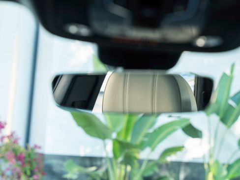 Used 2023 Bentley Bentayga Extended Wheelbase image 31