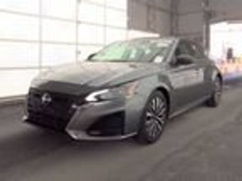 Used 2024 Nissan Altima 2.5 SV FWD image 1