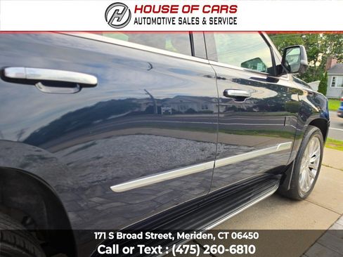 Used 2019 Cadillac Escalade Luxury AWD/4WD image 13