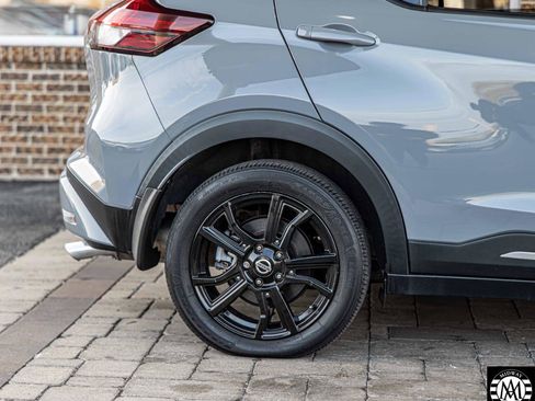 Used 2021 Nissan Kicks SR w/ SR Premium Package FWD image 28