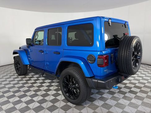 Used 2024 Jeep Wrangler Unlimited Sahara AWD/4WD image 5