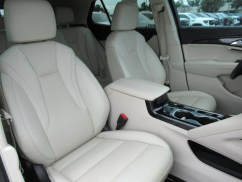 Used 2021 Buick Envision Essence w/ Technology Package I FWD image 9