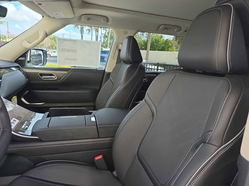 New 2026 INFINITI QX80 Luxe w/ Cargo Package image 17