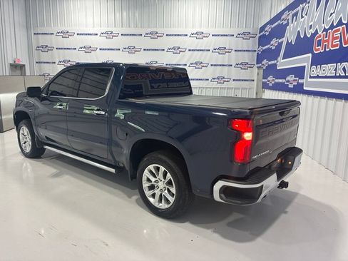 Used 2022 Chevrolet Silverado 1500 LTZ w/ Z71 Off-Road Package AWD/4WD image 4