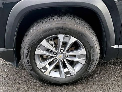 Used 2025 Chevrolet Equinox LT w/ Convenience Package II image 9