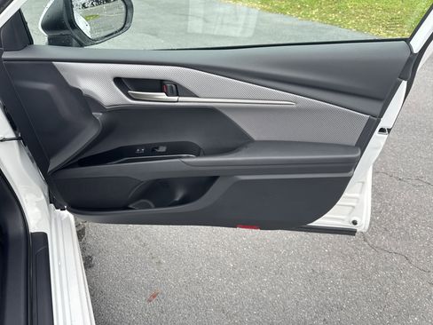 New 2025 Toyota Camry SE w/ Convenience Package FWD image 34