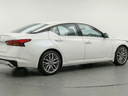 Used 2025 Nissan Altima 2.5 SV image 9