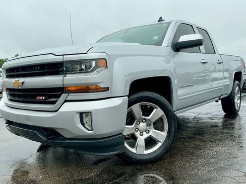 Used 2018 Chevrolet Silverado 1500 LT w/ All Star Edition AWD/4WD image 3