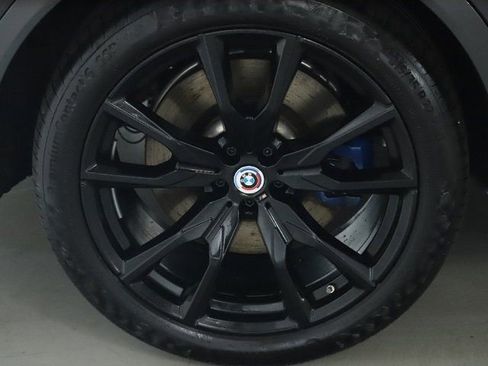 Used 2023 BMW X7 M60i image 14