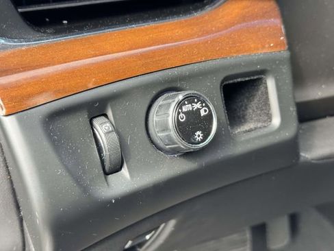 Used 2019 Cadillac Escalade Premium Luxury RWD image 24