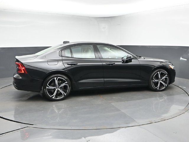 Used 2023 Volvo S60 B5 Ultimate w/ Protection Package Premier FWD image 9