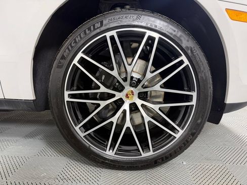 Certified 2026 Porsche Macan AWD/4WD image 14