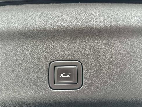 Used 2024 GMC Yukon SLT image 28