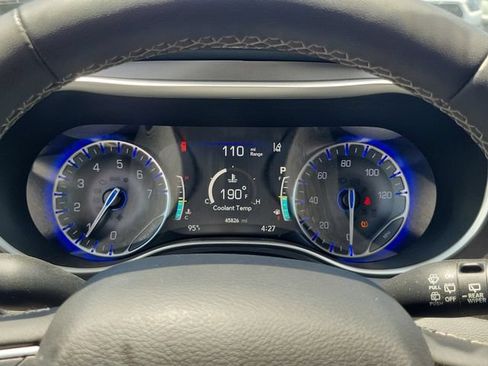 Used 2023 Chrysler Pacifica Touring-L FWD image 24