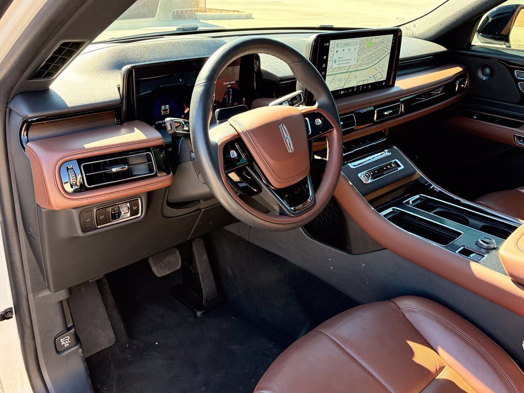 Used 2025 Lincoln Aviator Reserve w/ Illumination Package AWD/4WD image 12