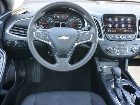 Used 2025 Chevrolet Malibu LT FWD image 14
