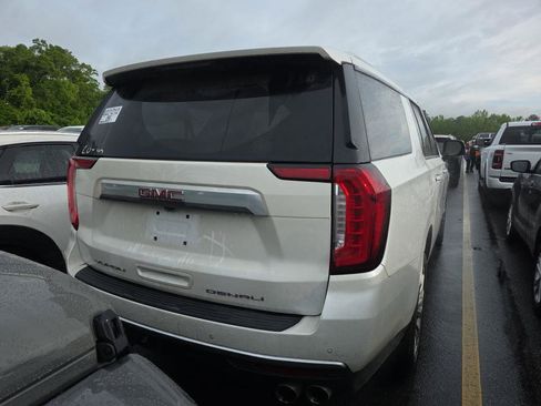 Used 2023 GMC Yukon XL Denali AWD/4WD image 3