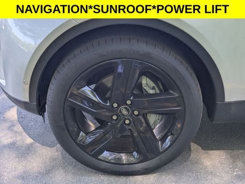 Used 2023 Land Rover Discovery S image 7