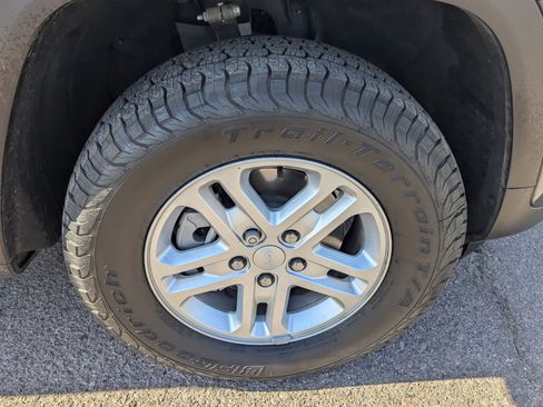 Used 2022 Jeep Grand Cherokee Laredo w/ Luxury Tech Group I image 10