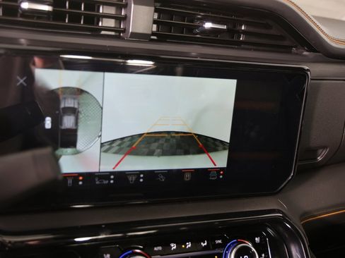 Used 2025 GMC Sierra 2500 AT4 w/ AT4 Premium Plus Package image 24